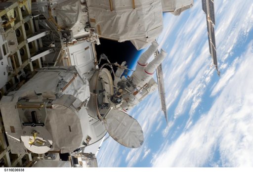 STS-116 MS Curbeam during EVA-4 outside the Airlock