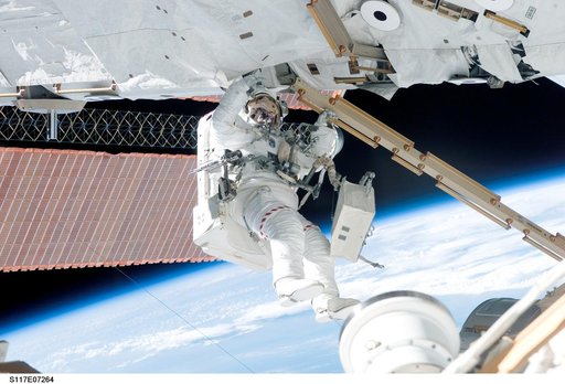 Swanson moves to the S3/S4 Truss during STS-117 EVA 2