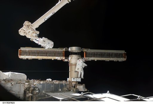 Reilly and Olivas try to retract the final bay of the P6 Truss STBD 2B SAW during STS-117 EVA 3