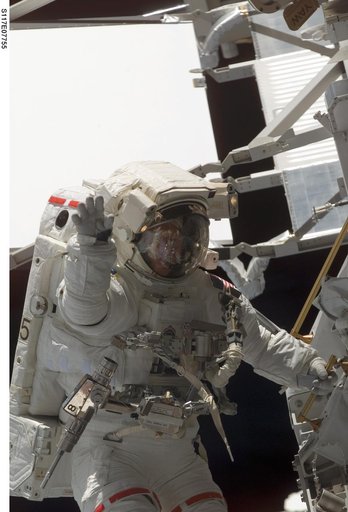 Forrester works on the S3/S4 Trusses during EVA 4