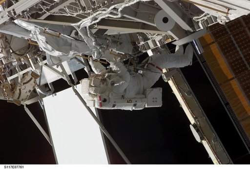 Forrester works on the S3/S4 Trusses during EVA 4