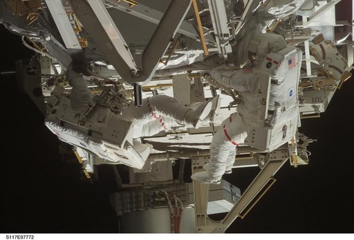 Forrester and Swanson working on the S3 Truss during EVA 4