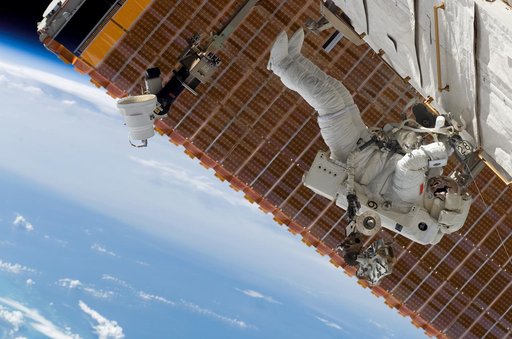 View of Williams on EVA 1 during STS-118/Expedition 15 Joint Operations