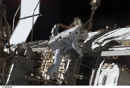 View of Williams on EVA 1 during STS-118/Expedition 15 Joint Operations