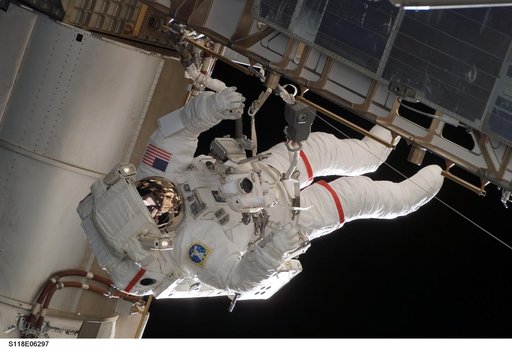 View of Mastracchio on EVA 1 during STS-118/Expedition 15 Joint Operations