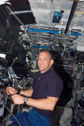 View of Hobaugh in the US Lab during STS-118/Expedition 15 Joint Operations