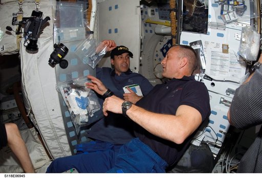 View of STS-118 Crewmembers in the MDDK of Endeavour