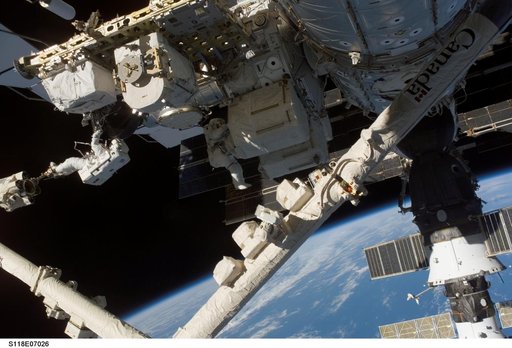 View of MS Mastracchio and Williams working at ESP2 during EVA 2