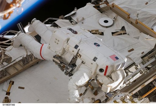 View of MS Mastracchio during STS-118/Expedition 15 EVA 3