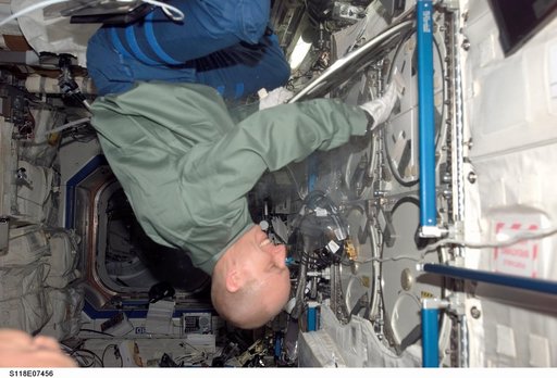 Anderson working at the MELFI during STS-118/Expedition 15 Joint Operations