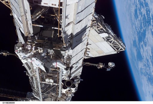 View of MS Mastracchio and FE Anderson during a session of STS-118 / Expedition 15 EVA