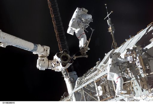 View of MS Mastracchio and FE Anderson during a session of STS-118 / Expedition 15 EVA