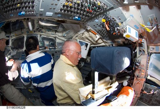 Archambault, Wakata and Phillips on AFT Flight Deck (FD)