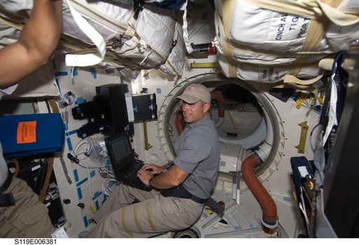 Swanson on Middeck (MDDK) at Support Computer