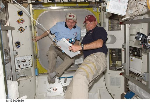 Fincke and Antonelli in Joint Airlock Quest with Procedures binder