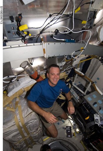 Arnold on Middeck (MDDK)