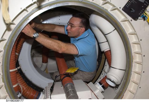 Shuttle Airlock Undocking Preparation