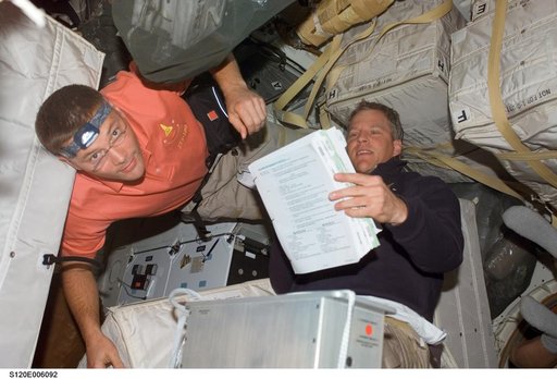 Wheelock and Parazynski on Middeck