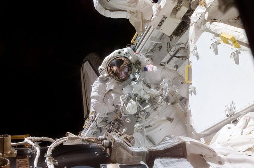 EVA 1 - Parazynski in Discovery payload bay