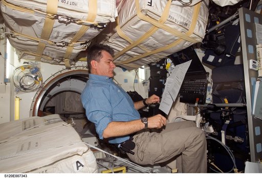 Nespoli on middeck