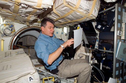 Nespoli on middeck