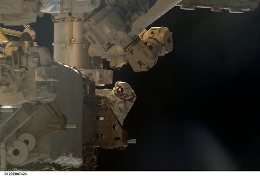 EVA 3 - P6 truss and arrays