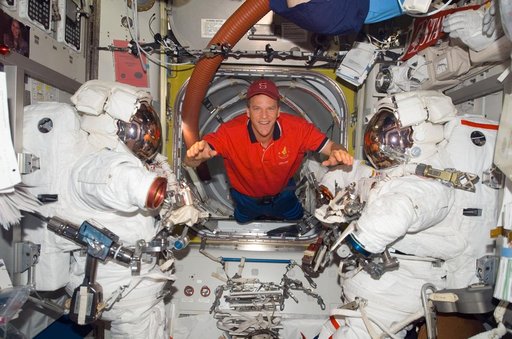 Parazynski in Quest airlock