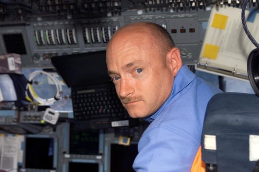 Kelly on the FWD FD during STS-121