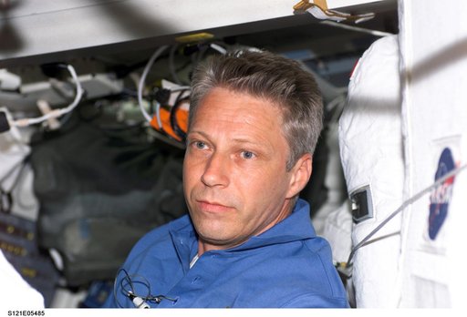 Reiter on the MDK during STS-121