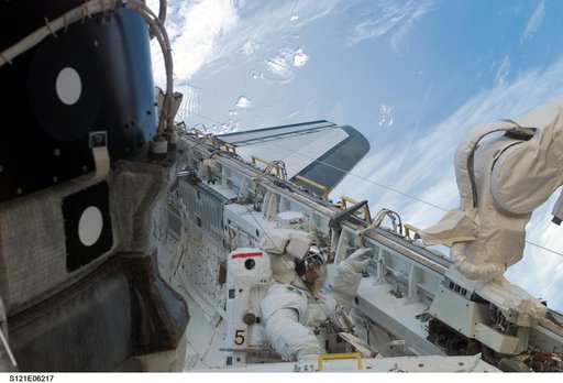 Sellers at the TSA in the PLB during EVA2 for STS-121 / Expedition 13 joint operations