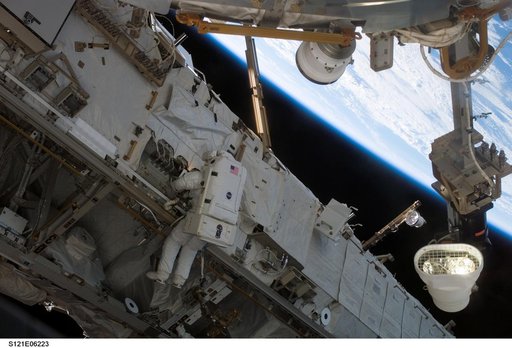 Fossum completes installation of the TUS-RA to the S0 Truss during EVA2 for STS-121 / Expedition 13 joint operations