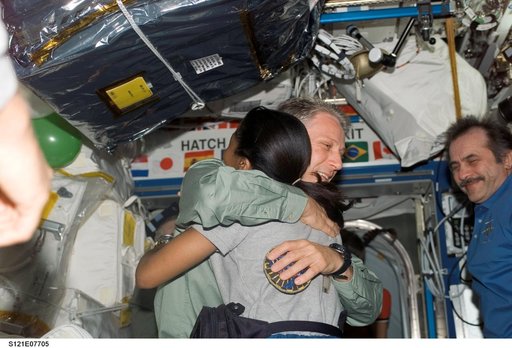 Expedition 13 and STS-121 crewmembers say farewell before STS-121 undocking