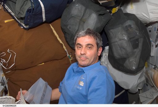 Eyharts on MDDK during STS-122