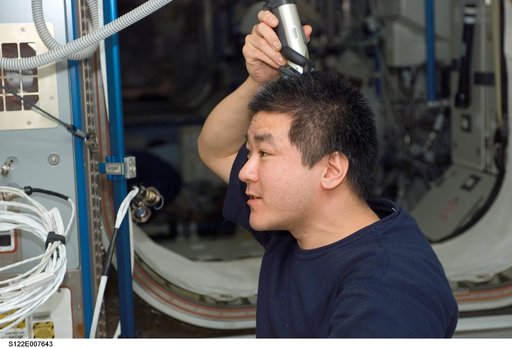 Tani trims his hair in Node 2