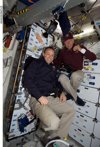 Garan and Fossum on middeck