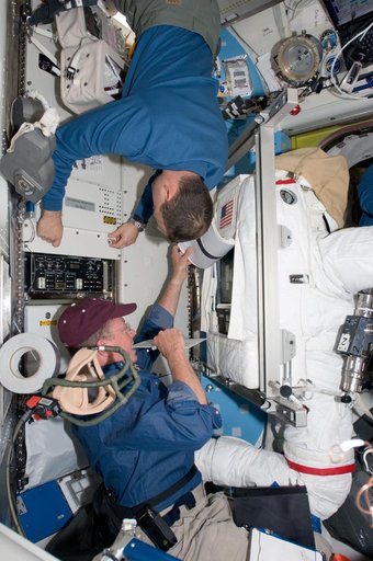 Fossum  and Garan in Airlock