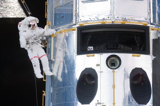 STS-125 MS3 Grunsfeld during EVA1