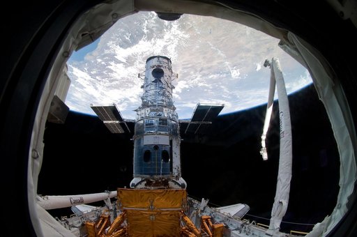 View of the HST berthed to the Shuttle Atlantis