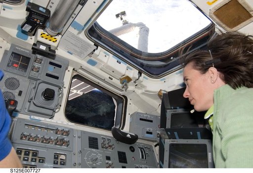 MS2 McArthur works on the FD during Flight Day 5