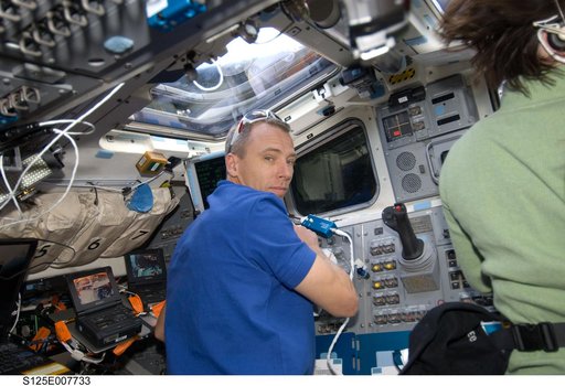 STS-125 MS 5 Feustel poses for a photo on the FD during Flight Day 5