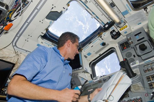 STS-125 MS1 Good working on the Atlantis FD