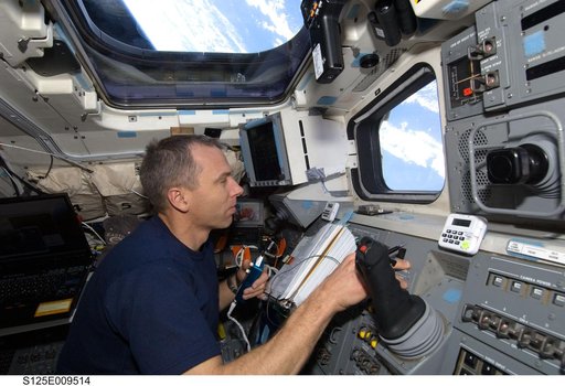 STS-125 MS5 Andrew Feustel works on the Flight Deck during Flight Day 7