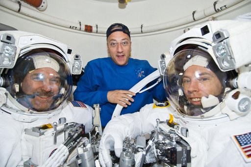 STS-125 Crew Members pose for a photo prior to EVA5