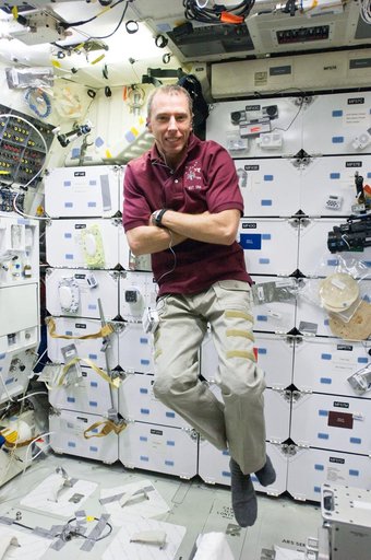 MS5 Andrew Feustel poses for a photo in the Middeck