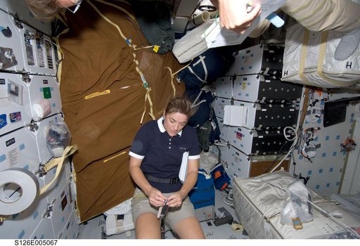 Stefanyshyn-Piper on MDDK during STS-126