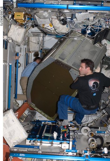 Magnus and Chamitoff in Node 2