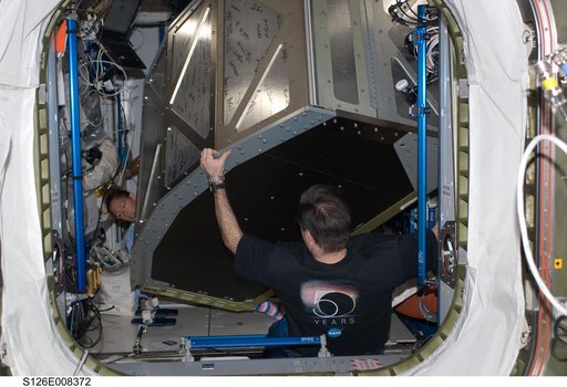 Magnus and Chamitoff in Node 2