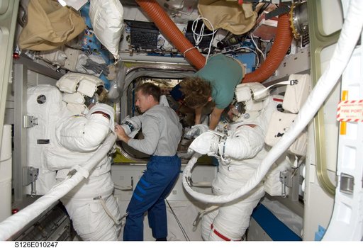 Bowen, Ferguson, Magnus and Kimbrough in A/L following EVA 4