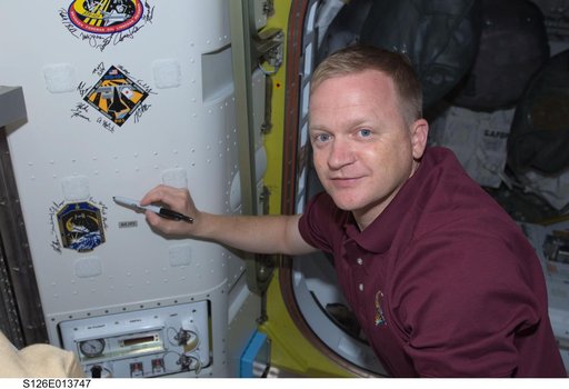 Boe signs Mission Patch in A/L