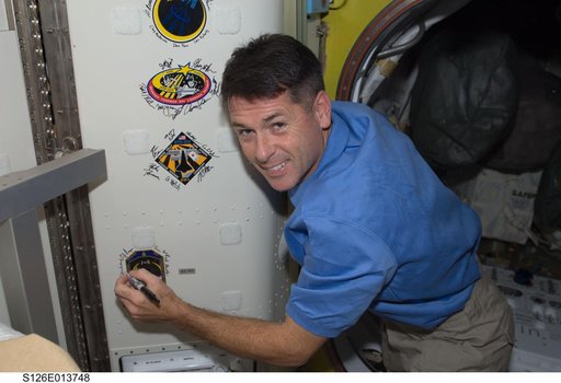 Kimbrough signs Mission Patch in A/L